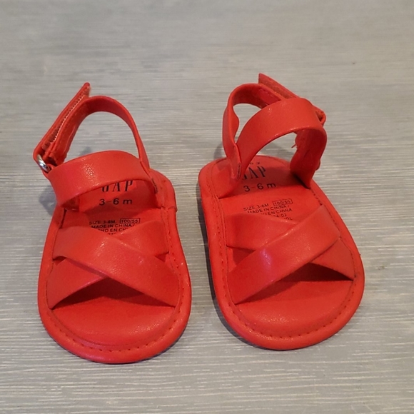 Baby Gap red sandals - Picture 1 of 4